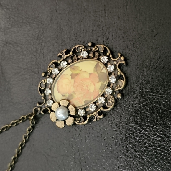 Necklace - Picture 2 of 3